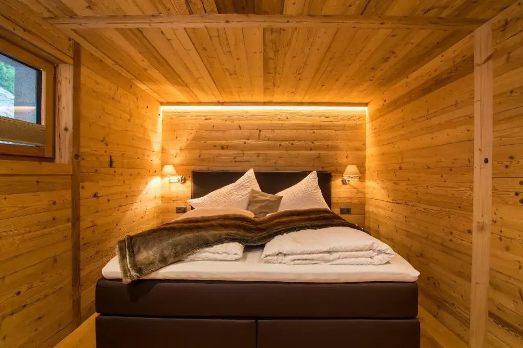 1 Bedroom Deluxe Suite with balcony and with mountain view