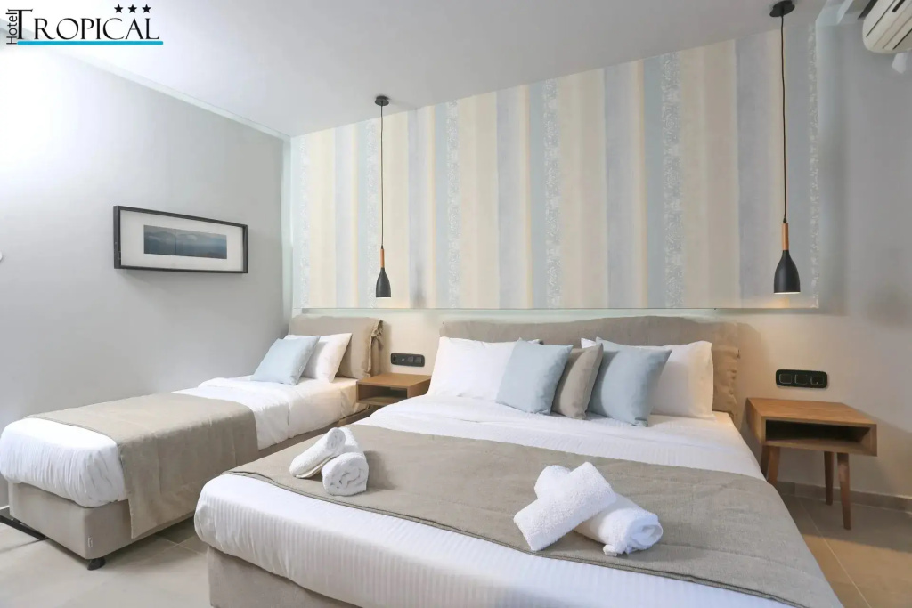 Executive room with pool view