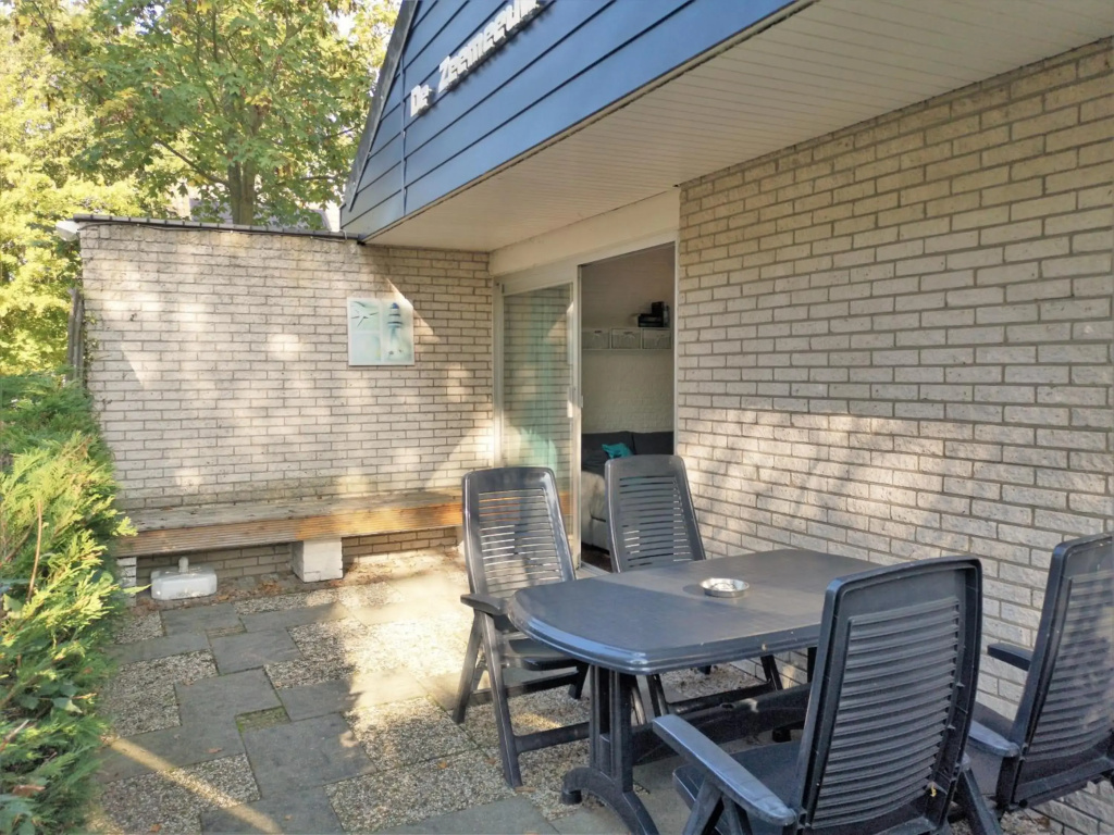 ON135 De Zeemeeuw, holiday home with garden