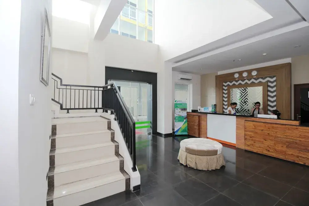 Lobby & Reception