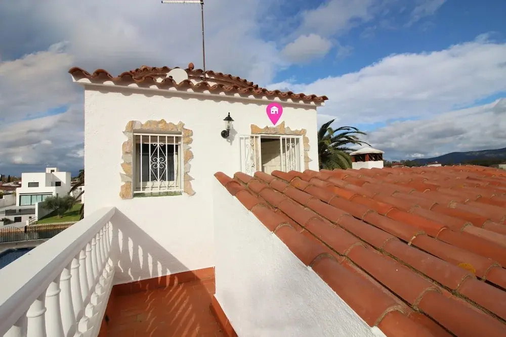 Elegant Family Villa With Pool, Mooring