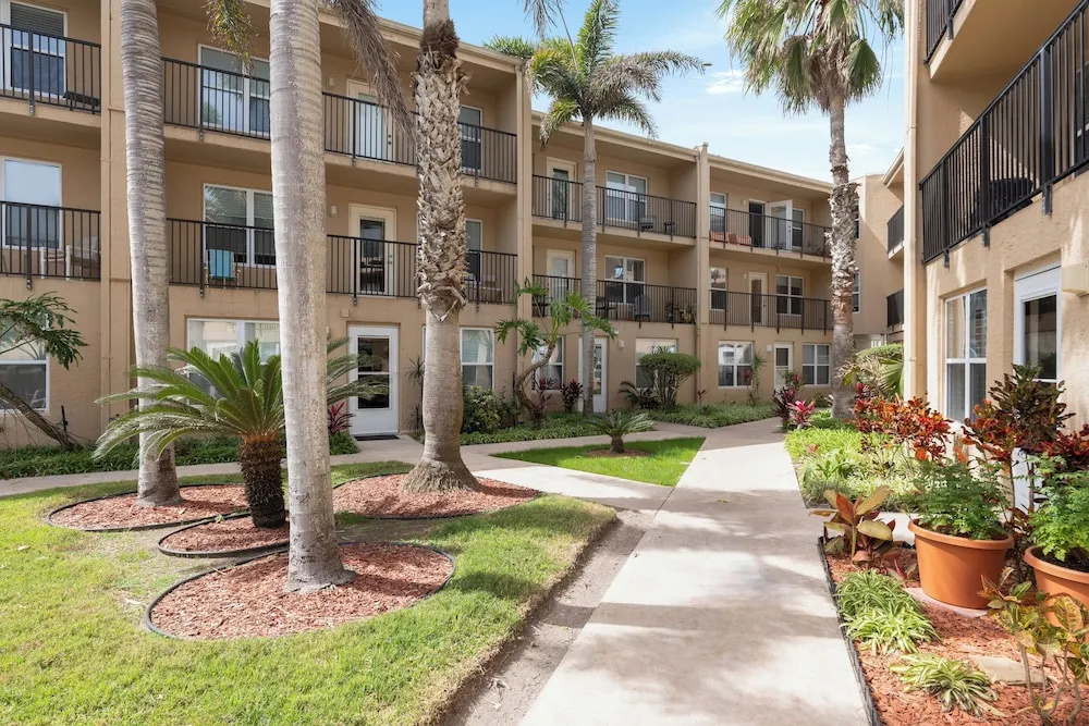 Steps From Beach, Condo With Pool and Hot Tub