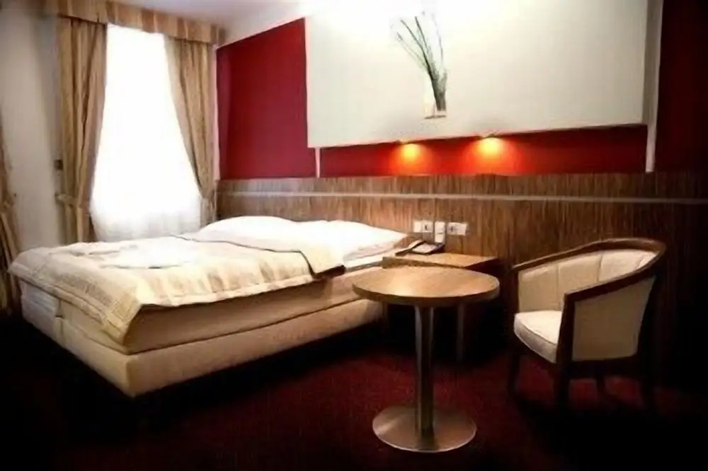 Hotel Vaka — 1