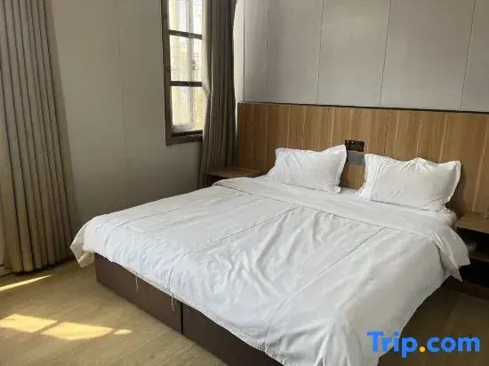 Deluxe Double room (full double bed)