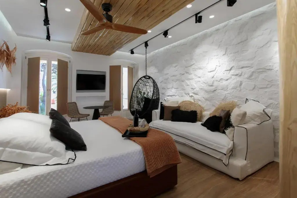 Junior Suite with pool view