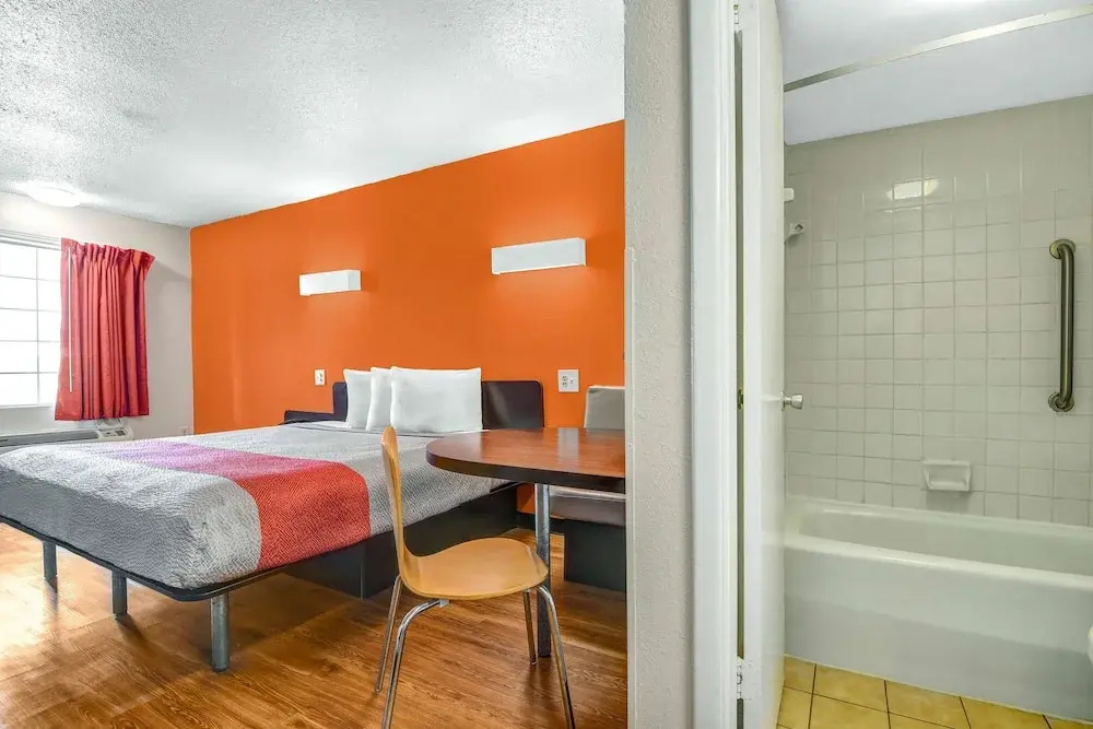Deluxe Double room (full double bed)