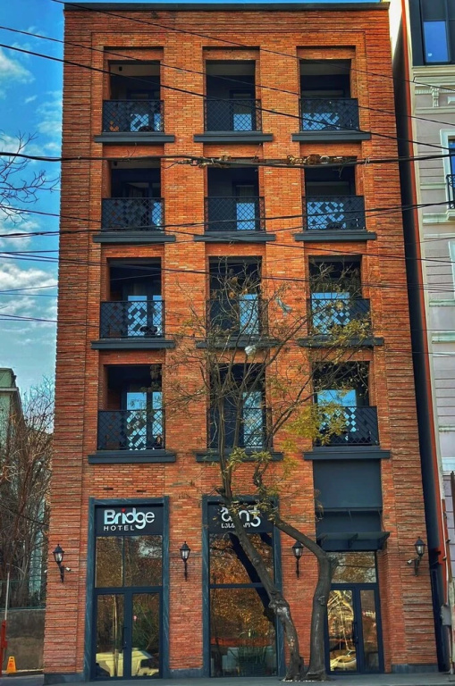 Bridge Hotel