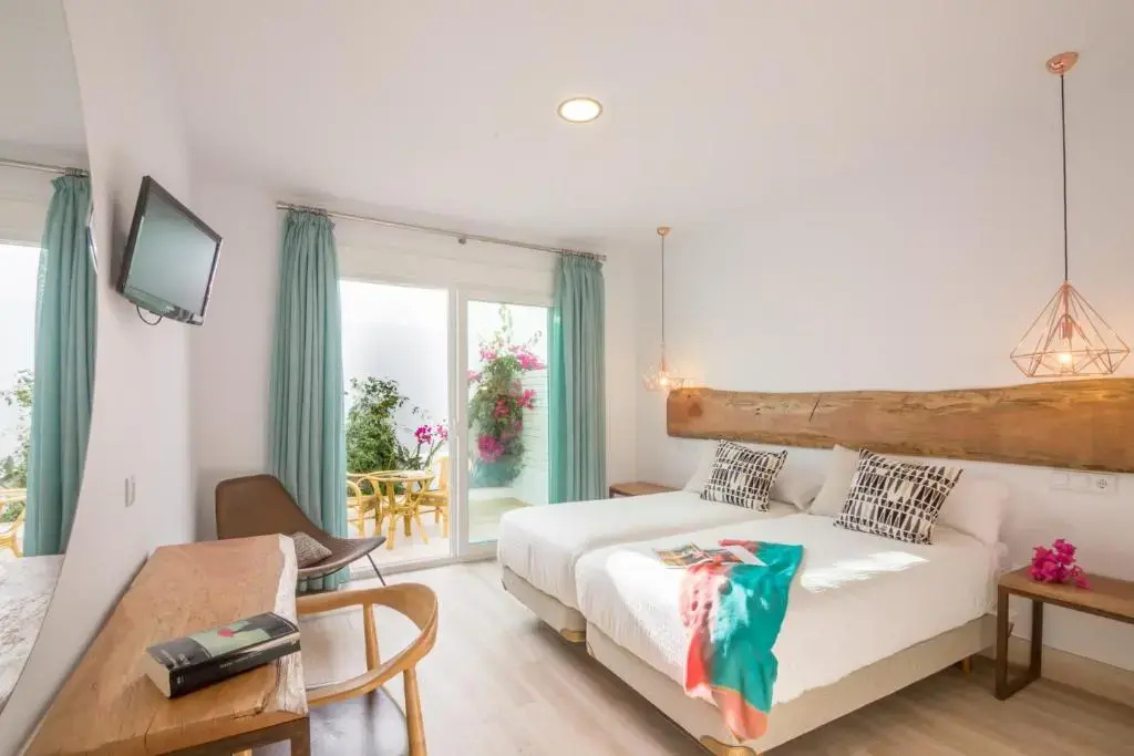 Superior Double room (full double bed)