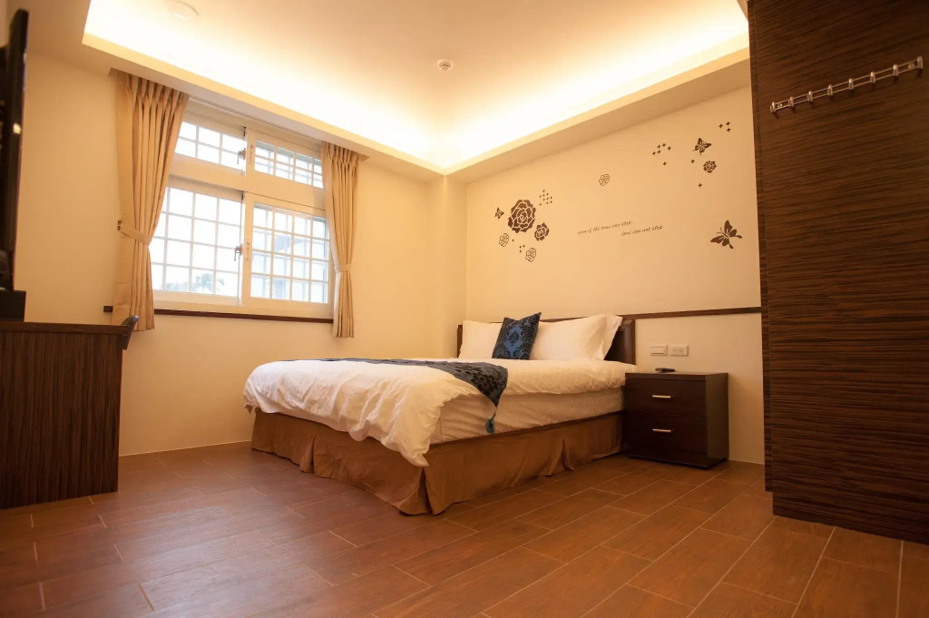 Deluxe Double room (full double bed)