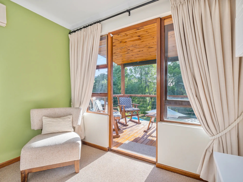 Standard Triple room with pool view