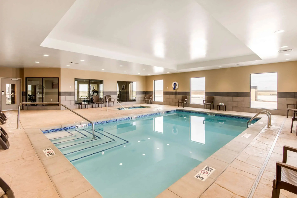 Comfort Suites - фото 12