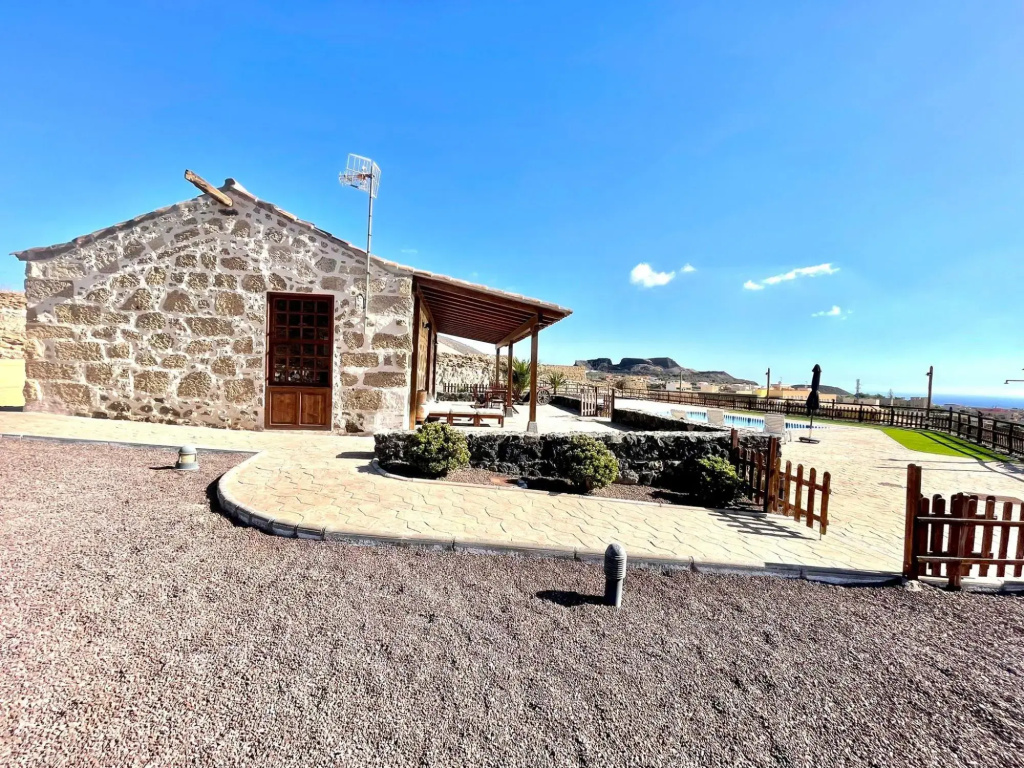 Rural house with private pool, BBQ and ocean view