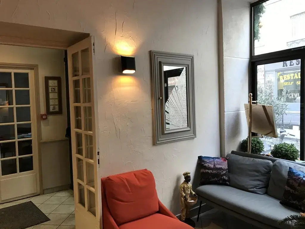 Lobby & Reception