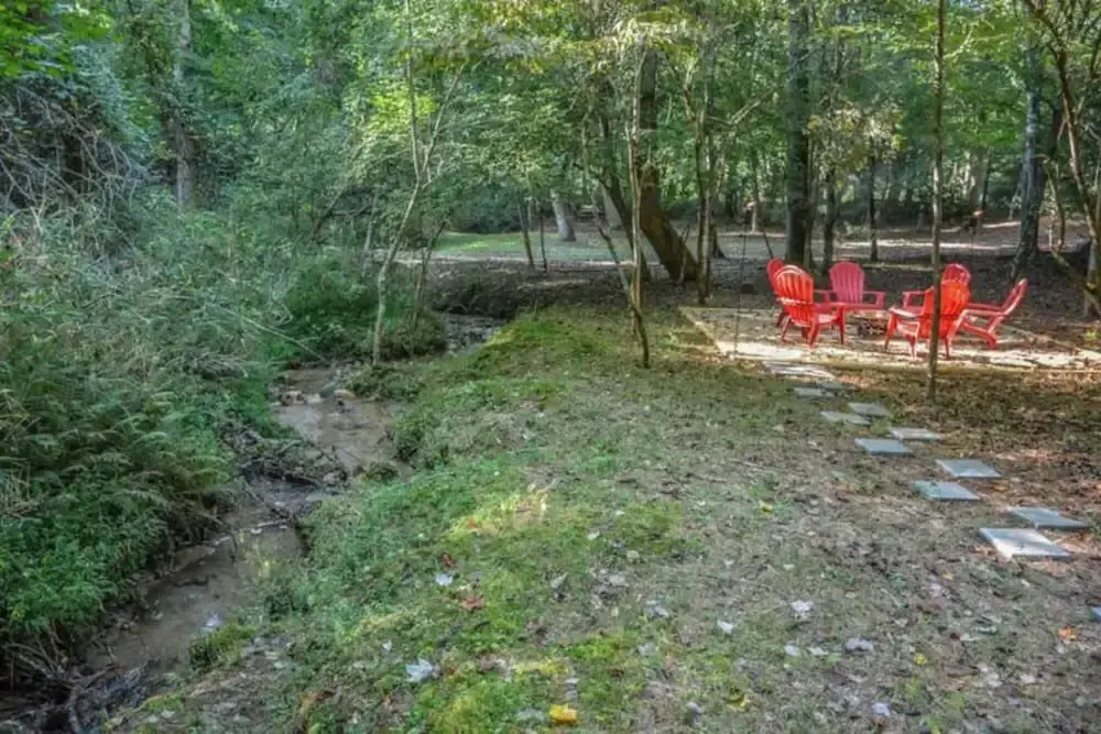 Harleys River Retreat - Charming Cabin in Coosawattee River Resort Hot tub
