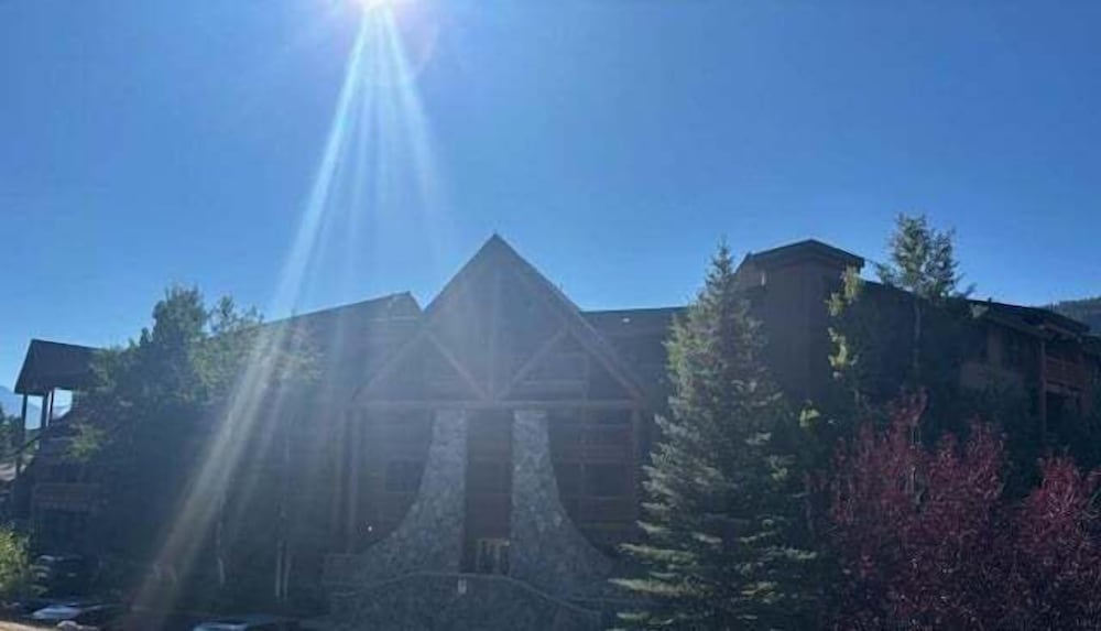 Renovated 3br Mountain Condo - Kids Ski Free 3 Bedroom Condo