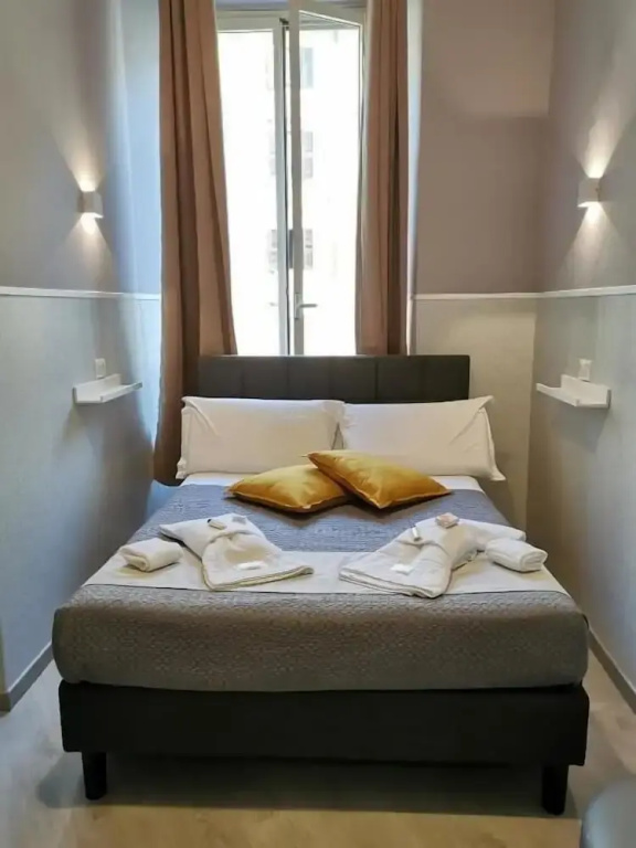 1 Bedroom Economy room with balcony