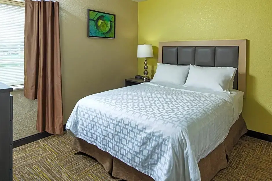 1 Bedroom Double Suite (full double bed)