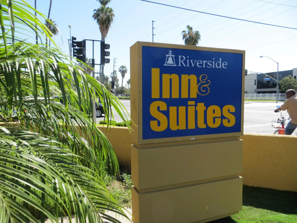 Riverside Inn & Suites - фото 12