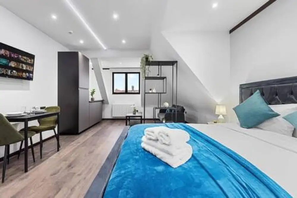 Luxury Spacious 2 Person Suite in North London — фото