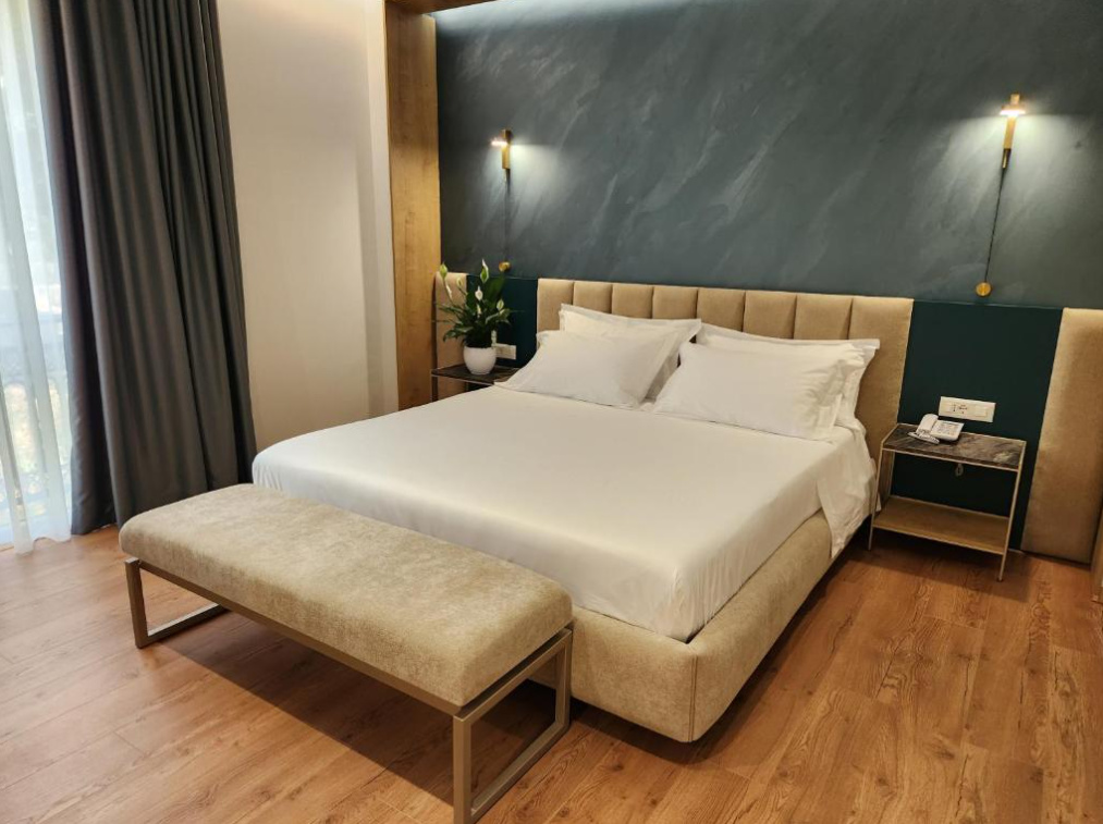 Superior Double room with mountain view (full double bed)