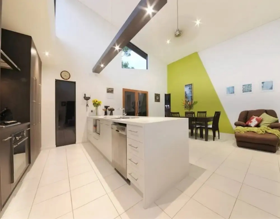 4 Bedrooms Cottage with balcony