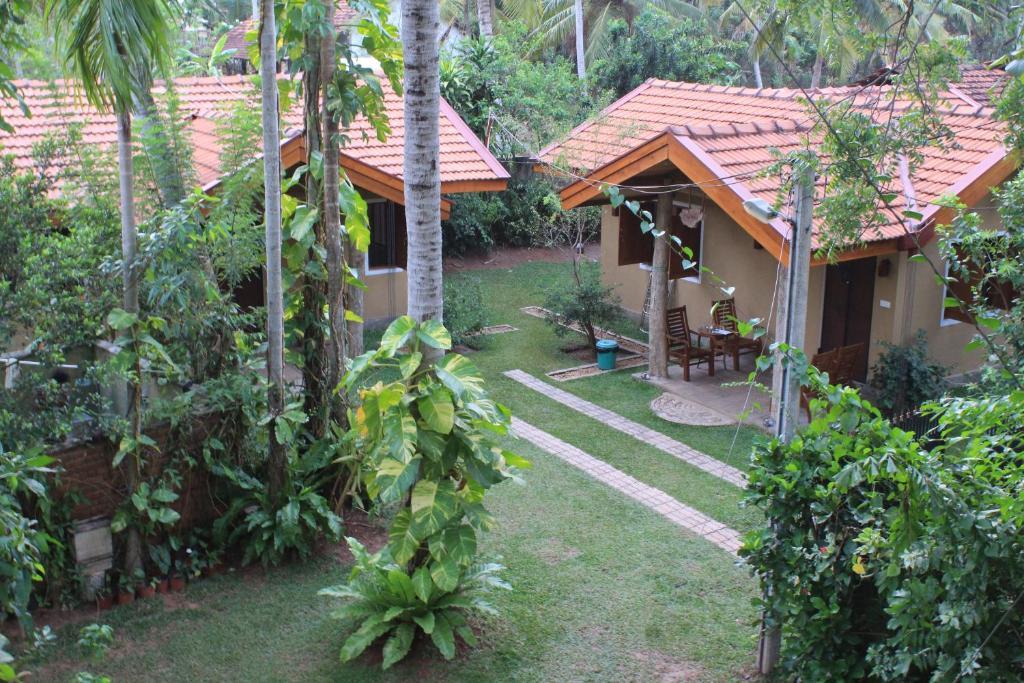 Villa Shade