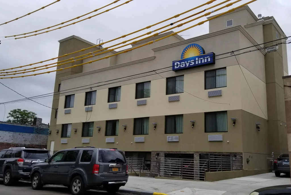 Days Inn by Wyndham Brooklyn Marine Park — фото