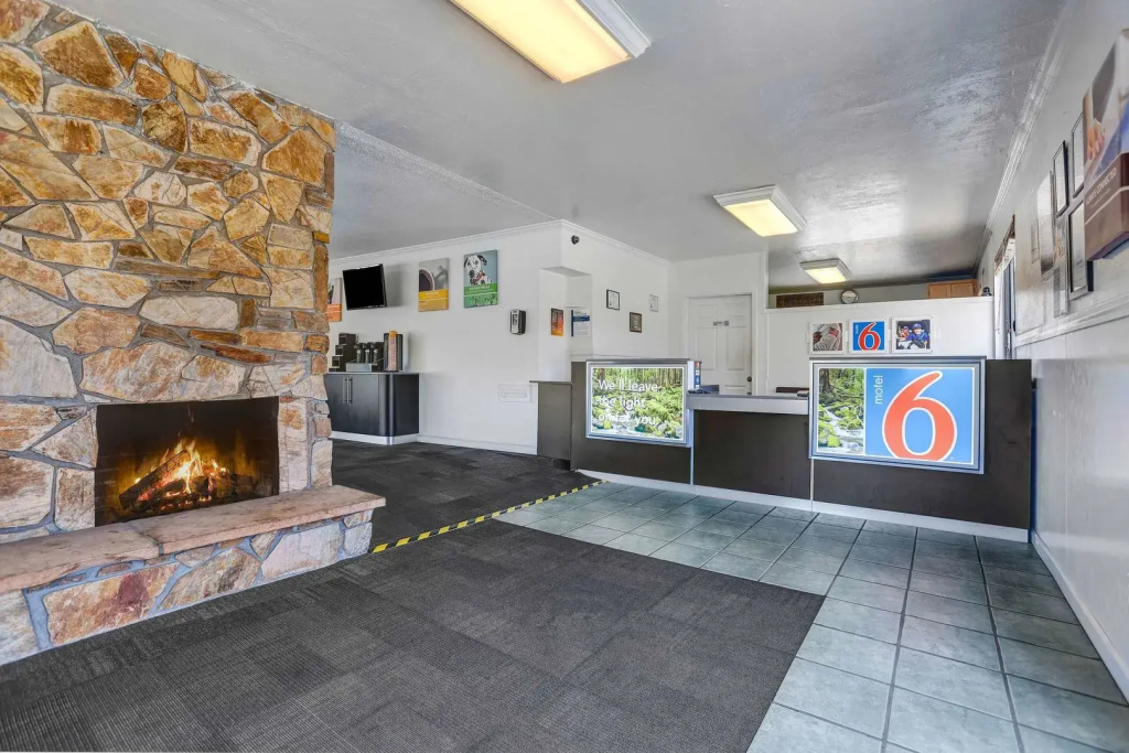Motel 6 Fort Bragg, CA