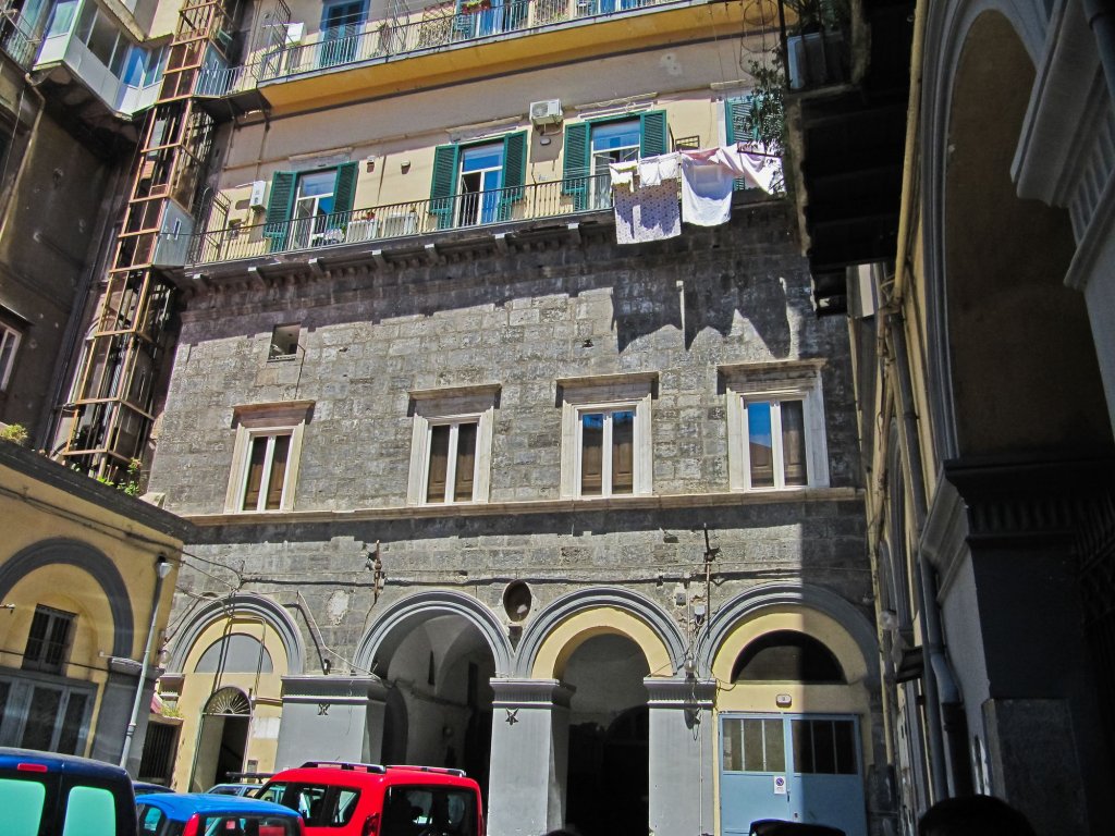 Отель данте. Неаполь фасады домов. Отель Неаполь. Самый дорогой отель Неаполя 1934. Неаполь отзывы.