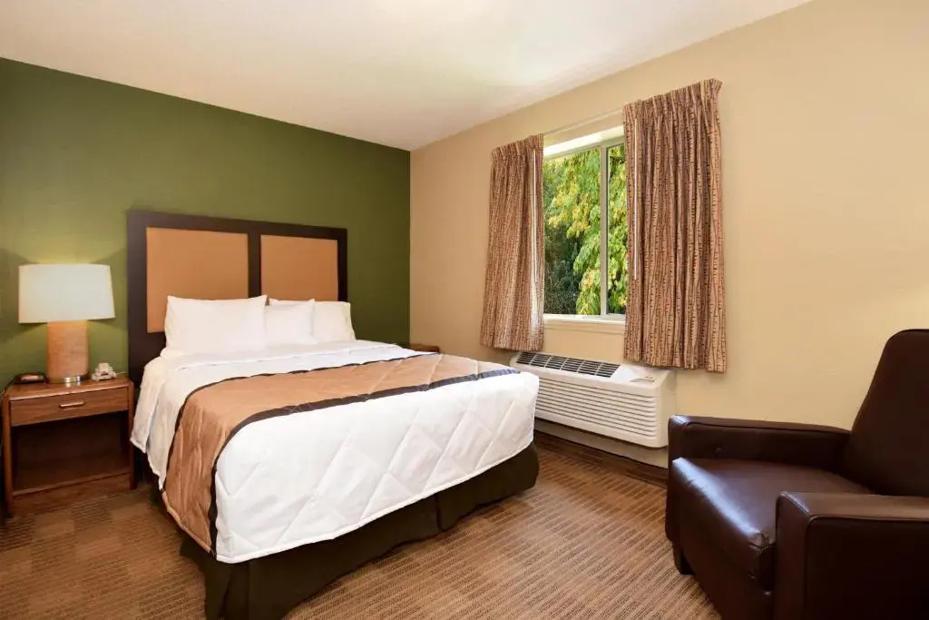 Suburban Studios Macon North - Chambres