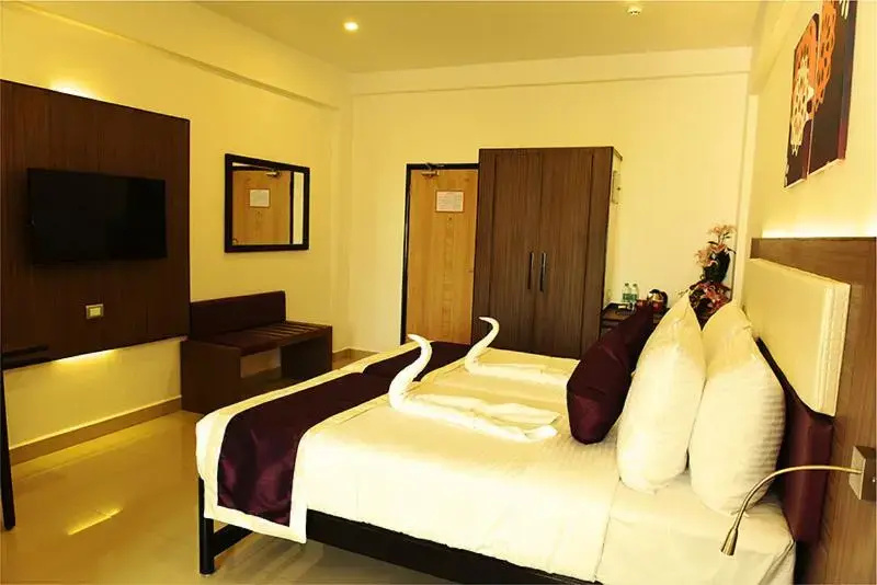 Standard Double Suite full double bed