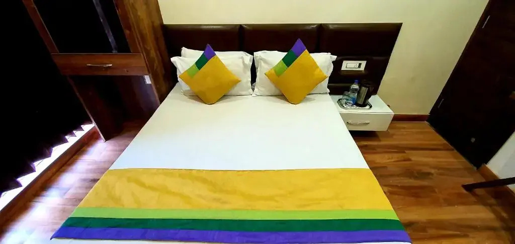 Deluxe Double room (full double bed)