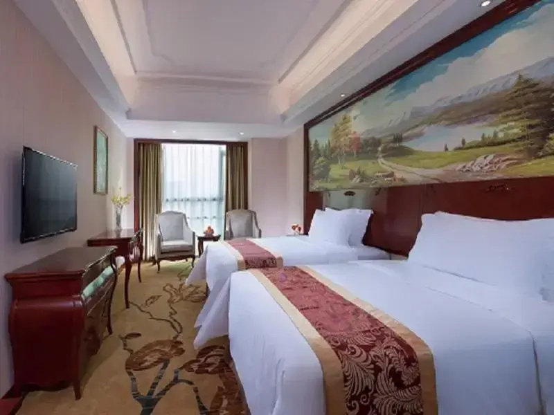 Vienna International Hotel Heyuan Yajule Garden