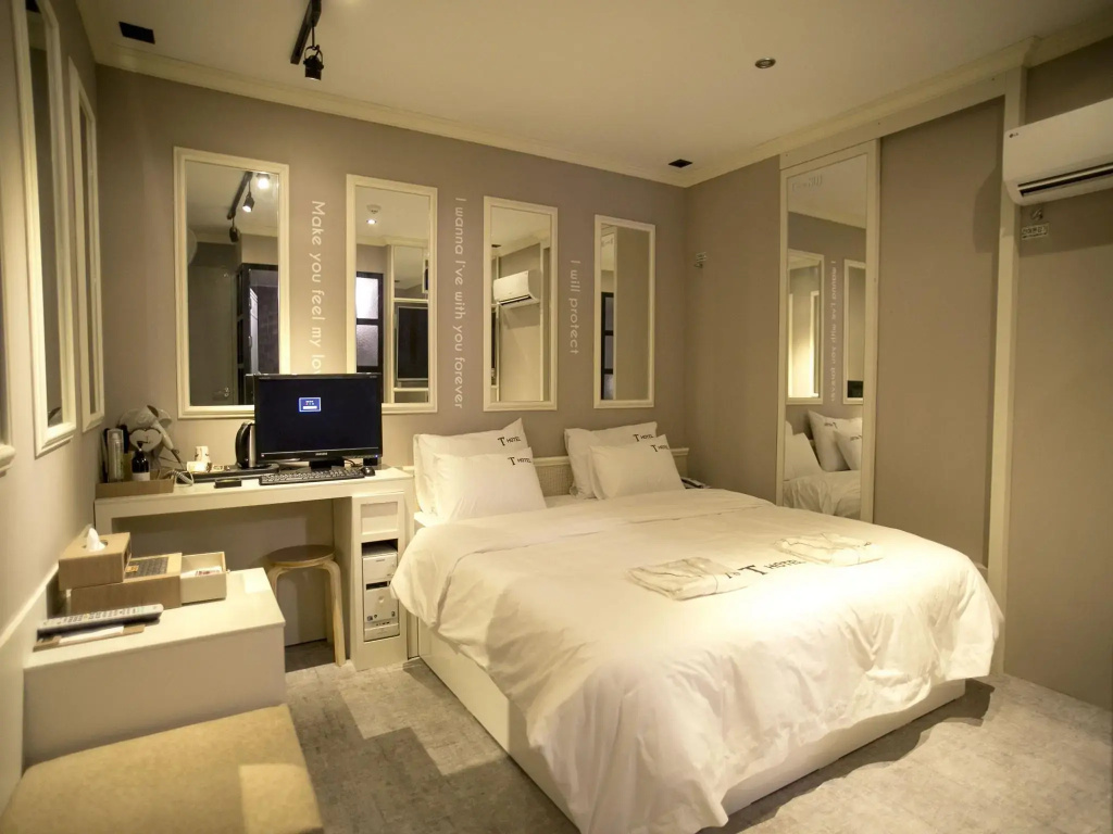 Superior Double room (full double bed)