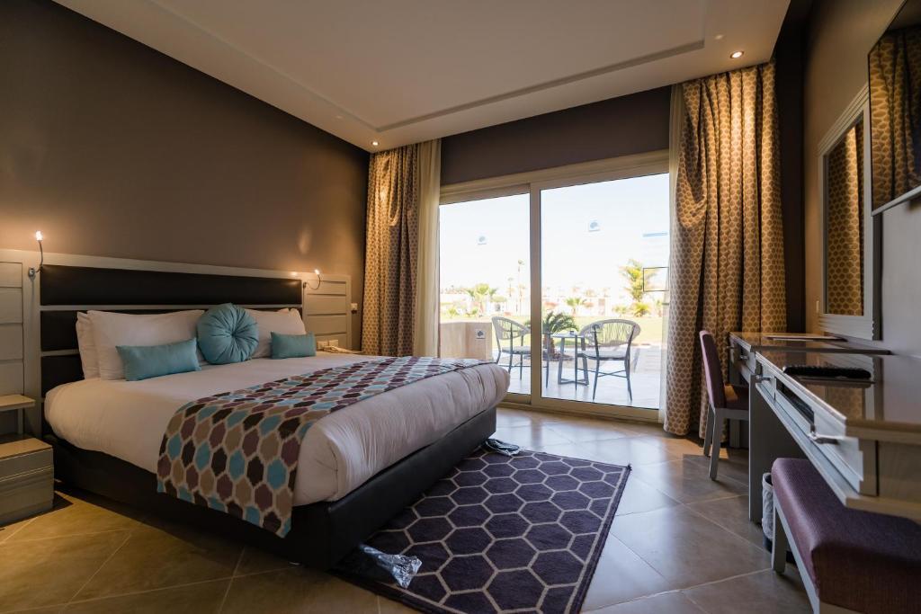 Люкс Family с частичным видом на море в Sunrise Crystal Bay Resort