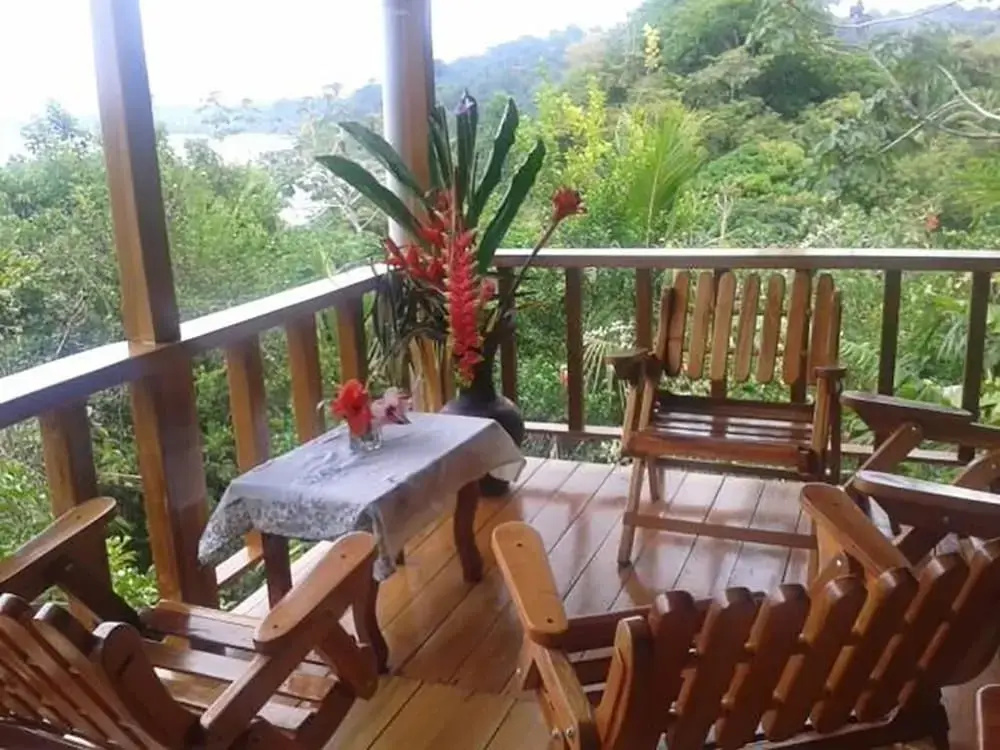 Beautiful House With Panoramic View of the bay and Gardens