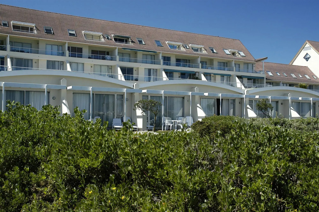 Dolphin Beach Hotel