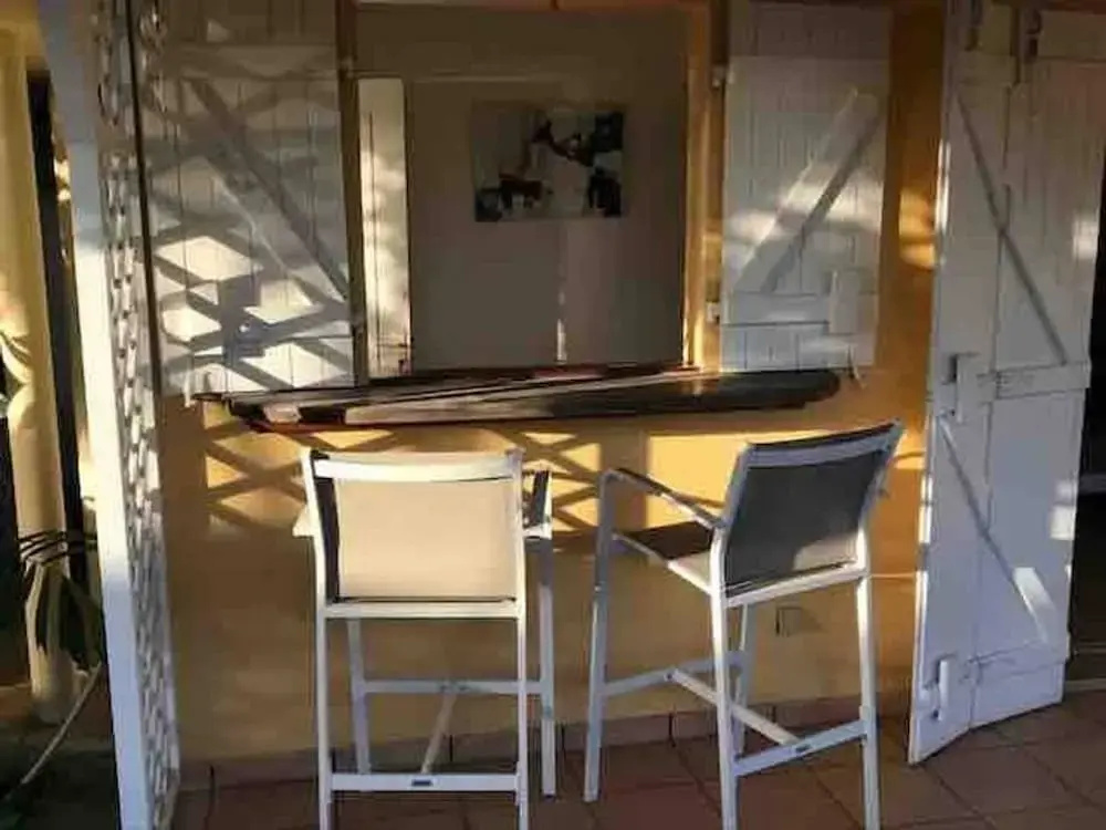 Bungalow With one Bedroom in Le Gosier, With Wonderful sea View, Furni