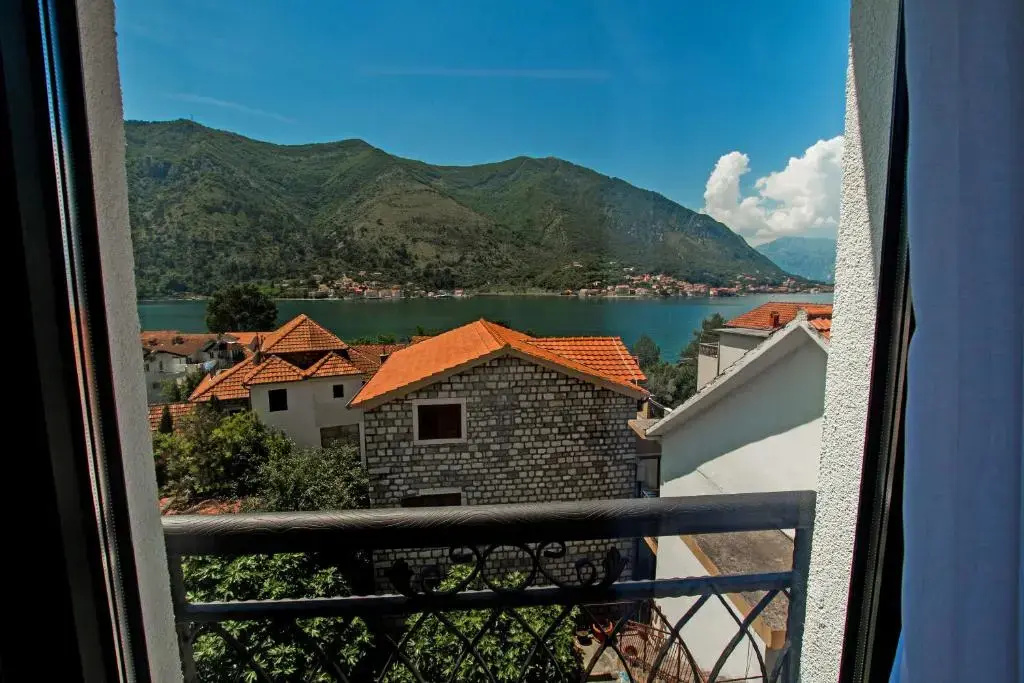 Deluxe Double room with sea view (full double bed)