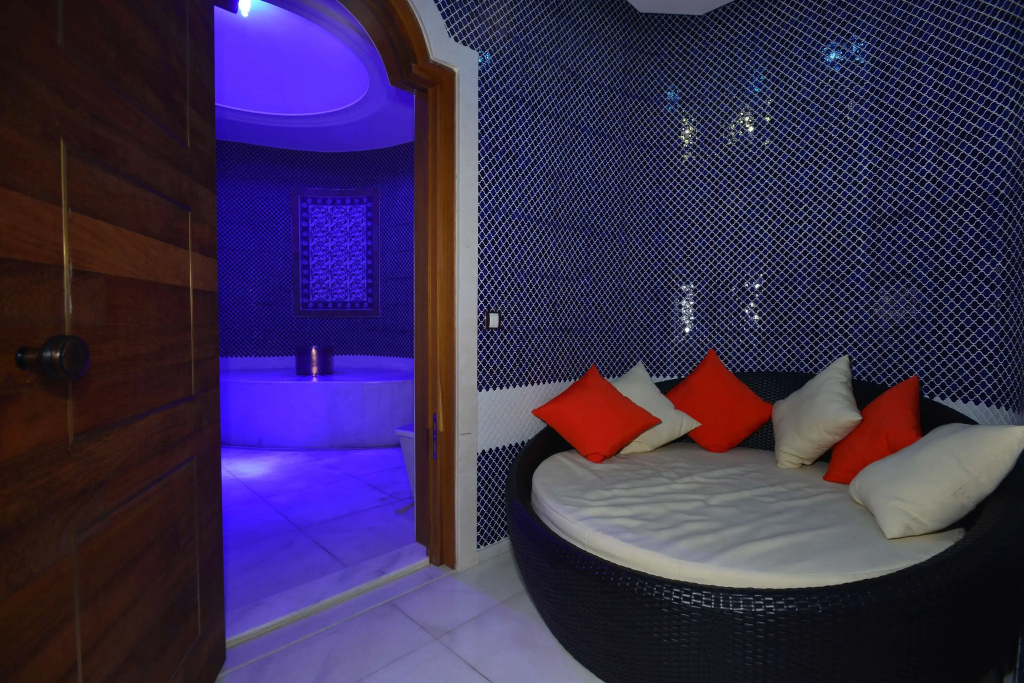 Wellborn Luxury Hotel - 3