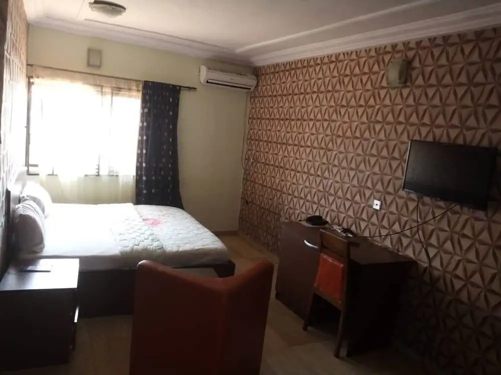 Brentwood Hotel