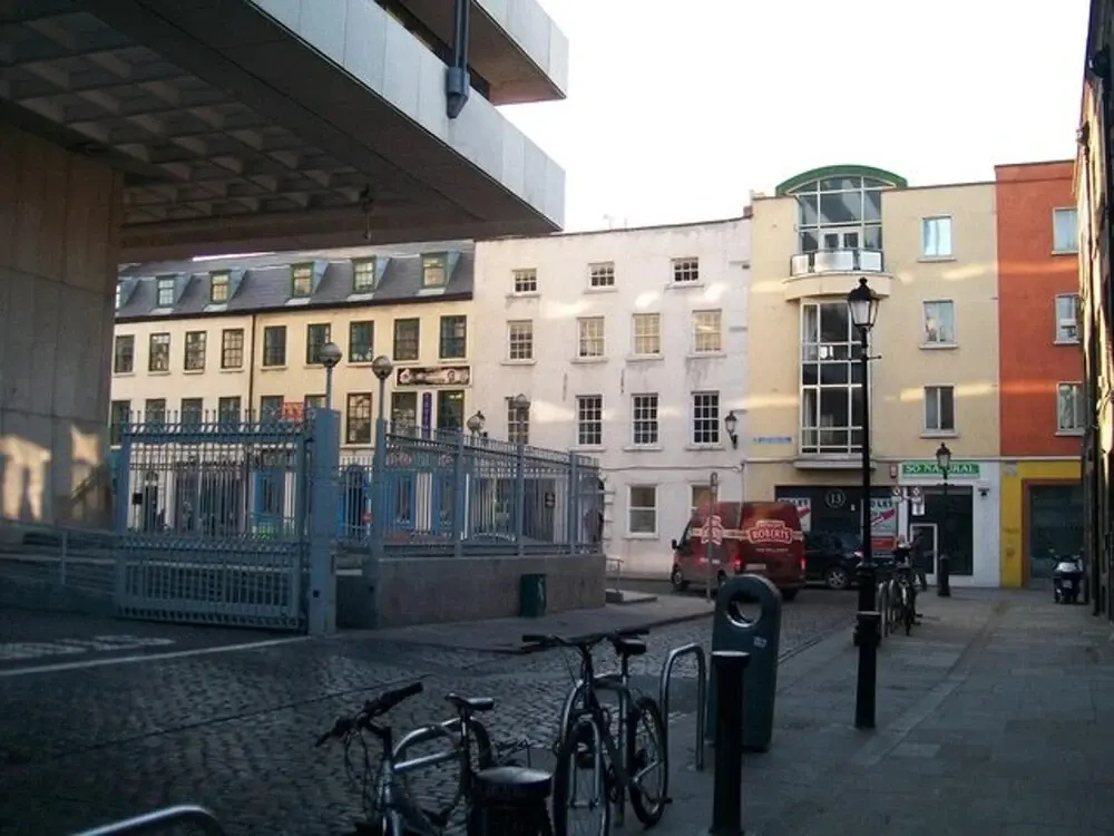 Stunning Temple BAR 2 BED Apartment