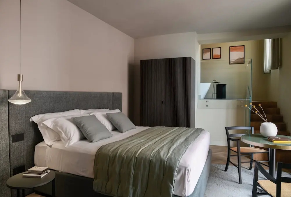 Standard Double room with balcony (full double bed)