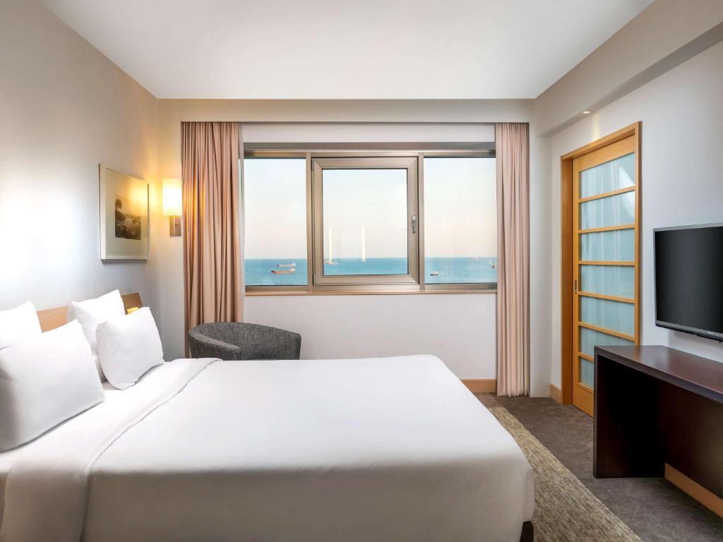 Двухместный люкс двуспальная кровать в Hotel Novotel Istanbul Zeytinburnu