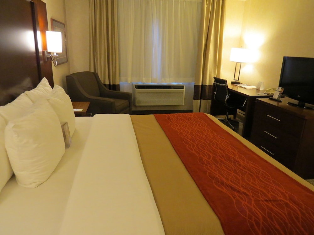 Comfort Inn North - Air Force Academy Area - Tap to explore photos
