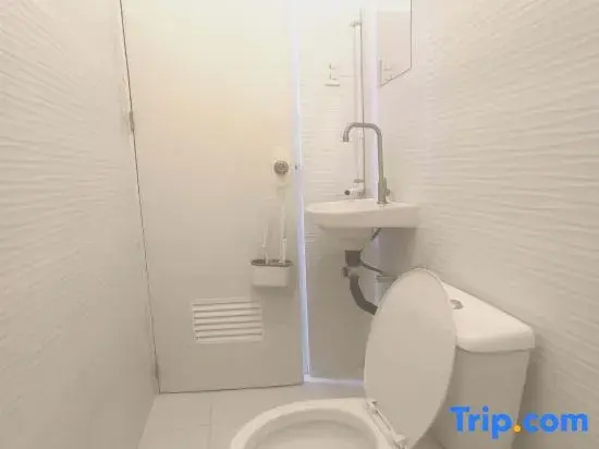 Room 208 studio type apartment yumi apt near SM clark