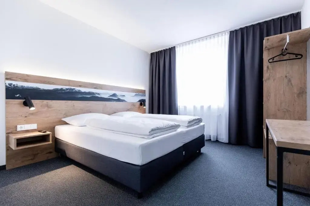 Deluxe Double room (full double bed)