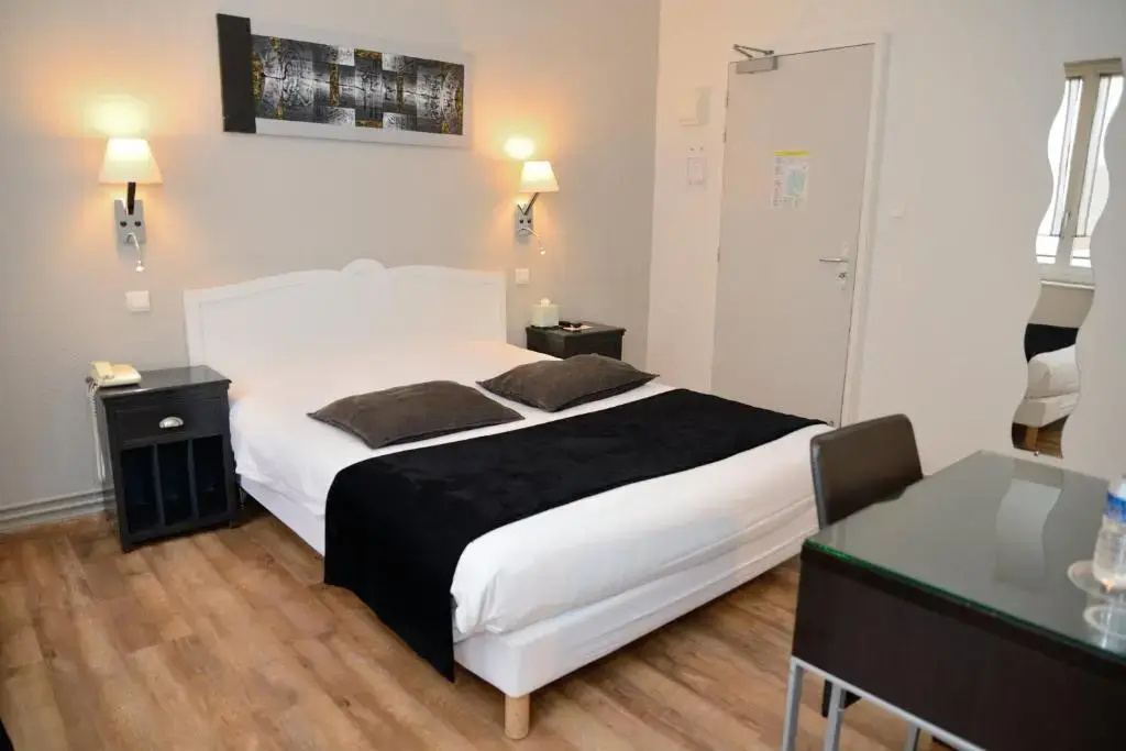 Standard Double room (full double bed)