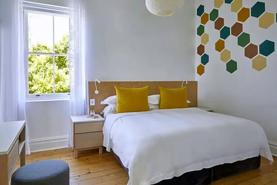 4 Bedrooms Single Cottage