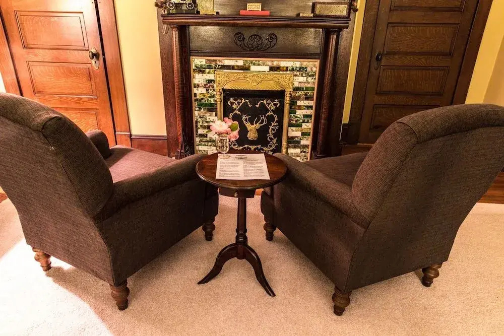 Double Oaks Bed and Breakfast — фото 2